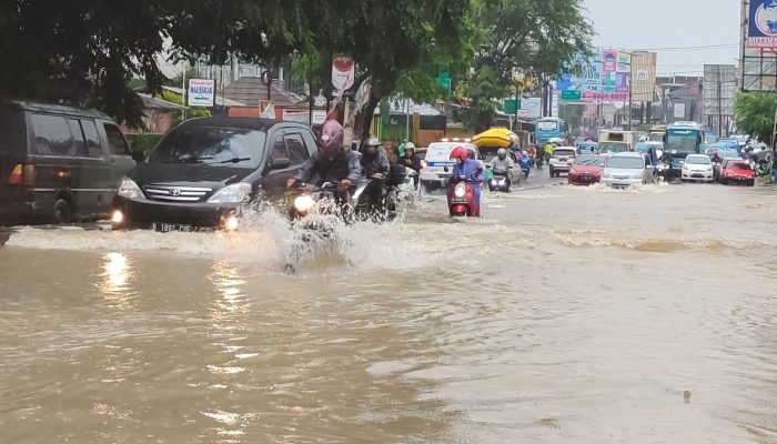 Waspada Cuaca Ekstrim, BMKG Keluarkan Peringatan Dini dan Penyebabnya