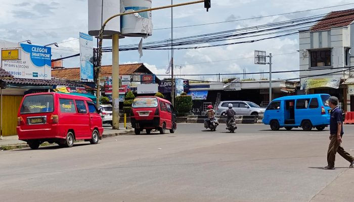 Pemkot Mulai Benahi Trayek Angkot Cilegon. Terminal Seruni Jadi Pusat Angkot