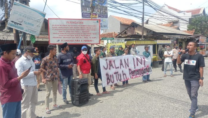 Warga Batusari Protes Kerusakan Jalan Juanda dan Garuda yang Tak Kunjung Diperbaiki