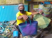 Manfaatkan Limbah Sampah Tali Packing Bernilai Ekonomi