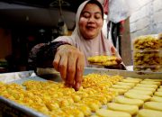 Foto: Permintaan Kue Kering Meningkat Jelang Lebaran
