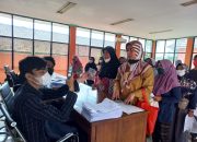 Ribuan Warga di Kota Cilegon Terima BLT Minyak Goreng