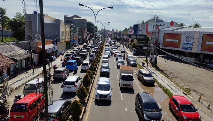 Foto: Jalur Protokol Kota Cilegon Padat Kendaraan