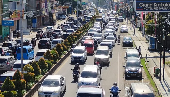 Jalan Protokol Kota Cilegon Macet Parah, Ini Penyebabnya.