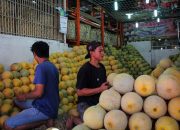 Foto: Penjualan Buah Meningkat di Bulan Ramadhan