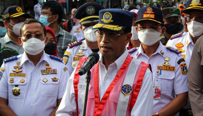 Foto: Kemenhub Tinjau Kepadatan Pemudik di Terminal Kalideres