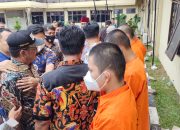 Usai Rekontruksi, Keluarga Korban Ngamuk Kepada Tersangka, Tak Kuat Tahan Kesedihan