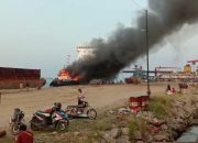 Kapal Tugboat Terbakar Hebat Diperairan Bojonegara Selama Berjam-jam. Begini Kronologisnya