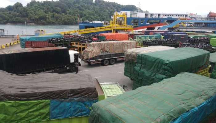 Truk Angkutan Barang Mendominasi di Pelabuhan Merak, Pemudik Lebaran 2022 Masih Sepi