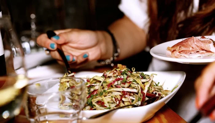 Tidak Sengaja Makan dan Minum saat Puasa. Sah kah Puasanya? Berikut Penjelasan Lengkap