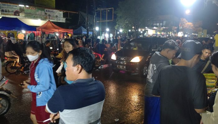 Foto: Pos Pantau Malam Takbiran di Tangerang Ramai Lancar