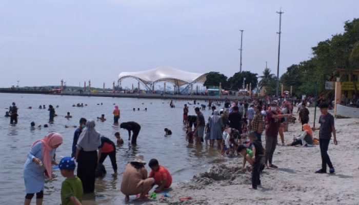 Kawasan Wisata Ancol Masih Dipadati Wisatawan