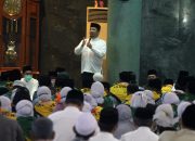 Foto: Tangis Haru Pecah Iringi Pelepasan Calon Jamaah Haji