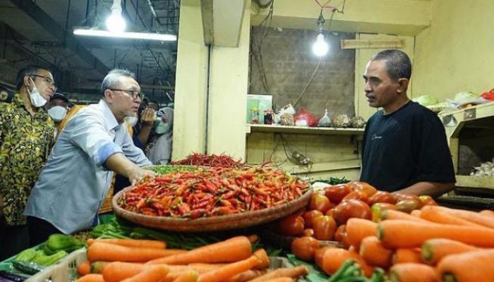 Baru Dilantik, Zulkifli Hasan Kaget Mendengar Keluh Kesah Pedagang dan Konsumen di Pasar