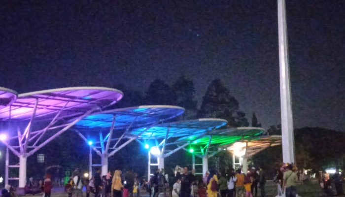 Malam Pertama Dibuka, Alun-alun Cilegon Diserang Warga