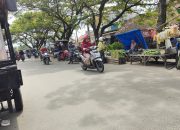 Meski Sudah Dibongkar, Pedagang Kembali Berjualan di Bantaran Irigasi Pasar Keranggot. Begini Alasannya