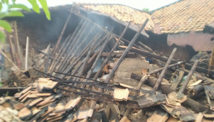 Dihantam Cuaca Ekstrime, Rumah di Cilegon Roboh. Pemilik Tidak Mendengar Tanda-Tanda