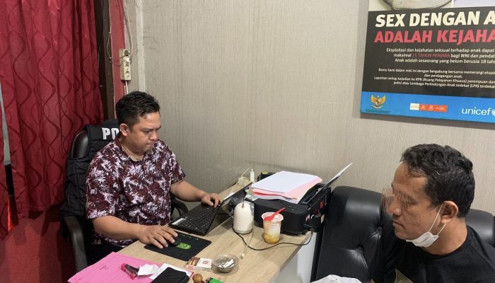 Bejat! Tidak Kuat Nahan Nafsu, Pacar Ibu Pegang Alat Vital Anak