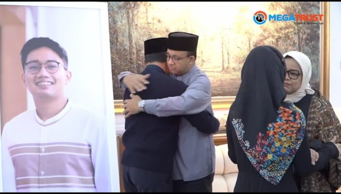 Tangis Ridwan Kamil Pecah di Pelukan Anies Baswedan Saat Temui Ridwan Kamil Di Rumah Dinas Sampaikan Belasungkawa
