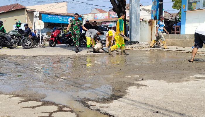 Rusak Parah, Jalan di Kota Cilegon Diperbaiki Secara Swadaya