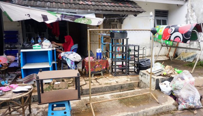 Foto: Warga Mulai Berbenah Usai Dilanda Banjir