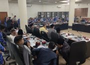 Ratusan Honorer Pemkot Cilegon Gerudug Gedung DPRD. Ada Apa ya?