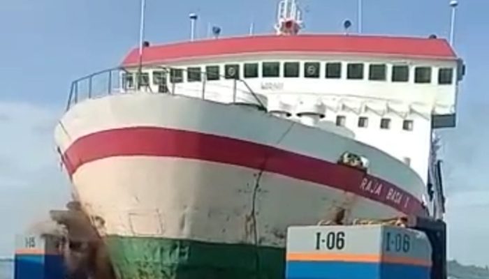 Diduga Terseret Arus, KMP Rajabasa Hantam Bantalan Dermaga