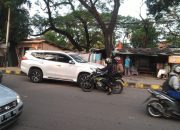 Nekat! Pemotor Lawan Arus untuk Hindari Razia