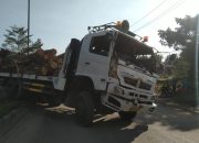 Diduga Rem Blong, Tronton Hantam 3 Kendaraan di JLS