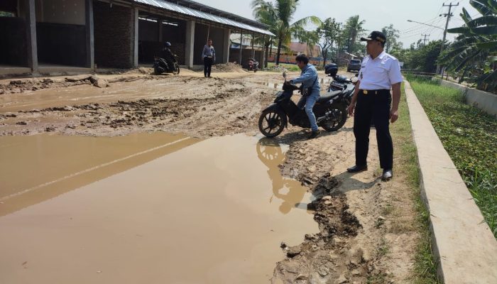 Jalan di Kota Cilegon Bak Lintasan Offroad. Sanuji Pentamarta : ‘Saya Agak Cape’. Ternyata Tidak Dianggarkan