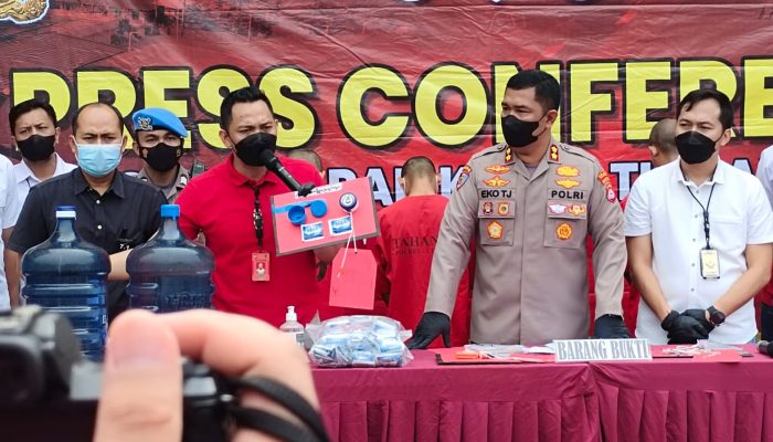 Polisi Ringkus Pemalsu Isi Galon Merk Aqua. Begini Modus Pemalsuannya.