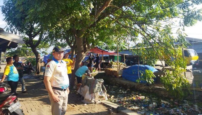 Saluran Irigasi Pasar Kranggot Mulai Dibersihkan Dinas Lingkungan Hidup