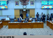 Suara Misterius Panggil ‘Sayang’ di Rapat Komisi III DPR dengan Kapolri Disayembarakan Rp10 M