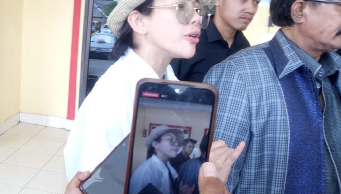 Hadir Wajib Lapor Ke-4. Nikita Mirzani Jelaskan Kronologi Laporan