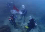 Sangsaka Merah Putih Berkibar di Bawah Laut Selat Sunda, Dua Divers Junior Cilegon Ikut Serta