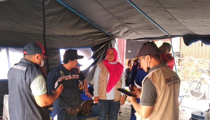 Foto: Banjir Melanda Ciledug, Dinsos dan Tagana Buka Dapur Umum