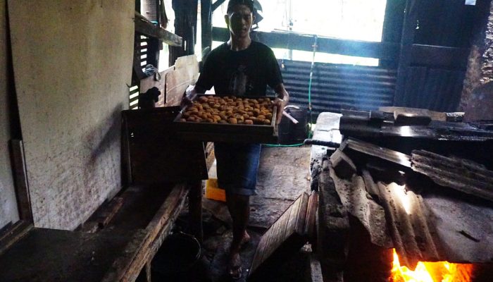 Foto: Mengurangi Bahan Bakar Agar Usaha Tetap Berjalan