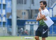 Jelang Lawan RANS Nusantara, Luis Milla Kembali Latih Persib Usai Sembuh Dari Sakit