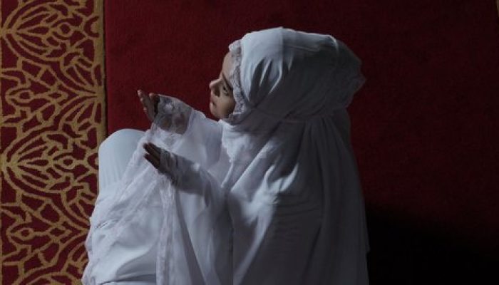 Baca Doa ini Setelah Melakukan Salat Sunat Hajat. Jangan Sampe Terlewatkan
