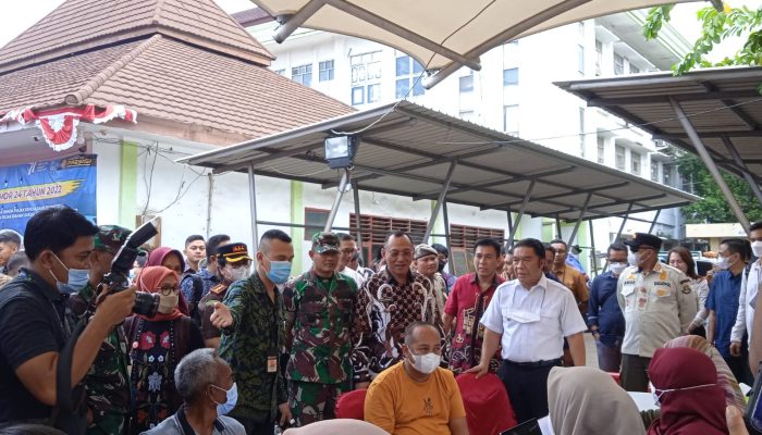 Ribuan KPM di Cilegon Terima BLT BBM dari Pemprov Banten