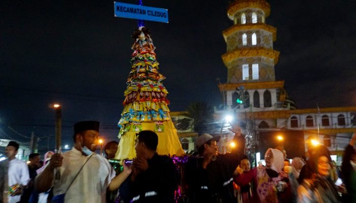 Foto: Pawai Obor Meriahkan Perayaan Maulid Nabi