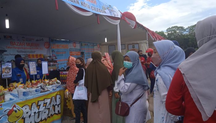 Saat Roadshow Bus KPK. Disperindag Cilegon Bagikan Gula dan Minyak Gratis