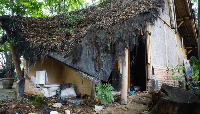 Foto: Gedung Informasi Wisata Kota Tangerang Disegel Secara Adat dan Budaya