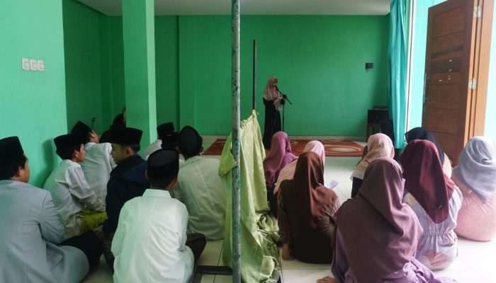 Foto: Ponpes Asshiddiqiyah 2 Rayakan Hari Santri Dengan Perlombaan