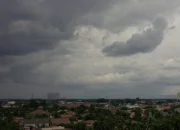 Prakiraan Cuaca Dini Hari, Hujan Guyur Sebagian Wilayah Banten Dimalam Hari