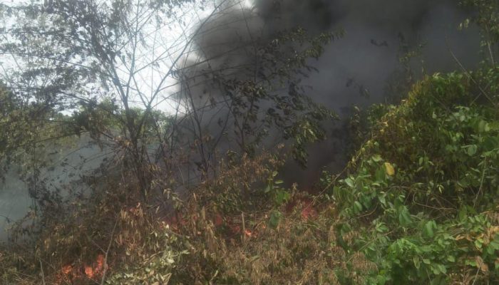 Gegara Bakar Ilalang Ditinggalkan, Tumpukan Ban Bekas Ikut Terbakar di Ciberko