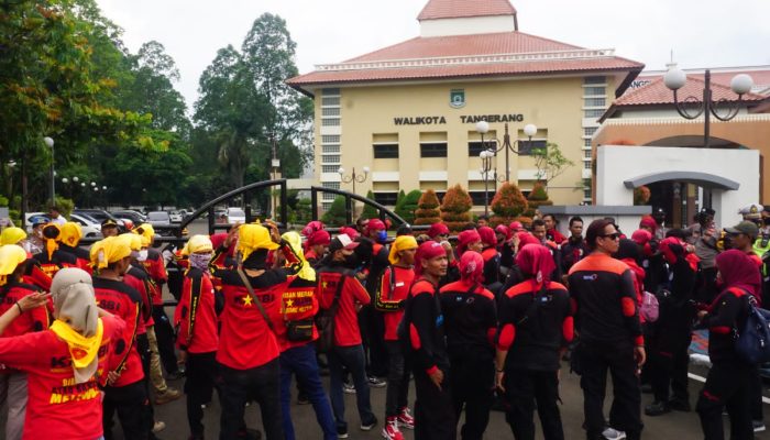 Foto: Aliansi Buruh Tuntut Kenaikan Upah 24,50%