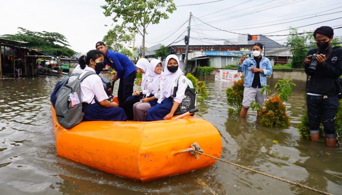 Foto: Banjir Melanda Kota Tangerang
