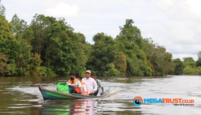 Perjuangan Tenaga Medis Di Kalimantan Tengah, Gunakan Perahu Untuk  Berikan Layanan Kesehatan