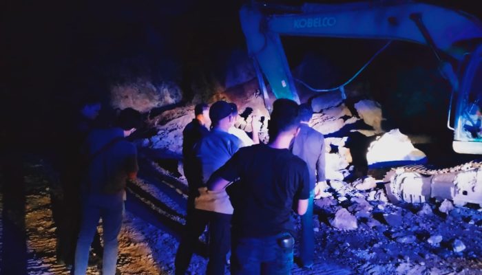 Saat Nambang, Dua Excavator Dikabarkan Tertimbun Batu di Serang